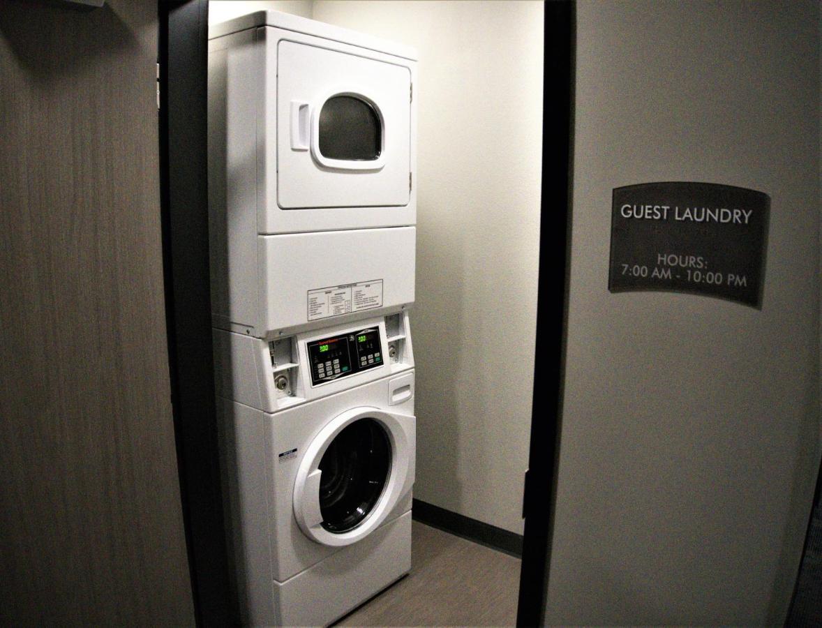 Brookstone Inn & Suites Fort Dodge Esterno foto