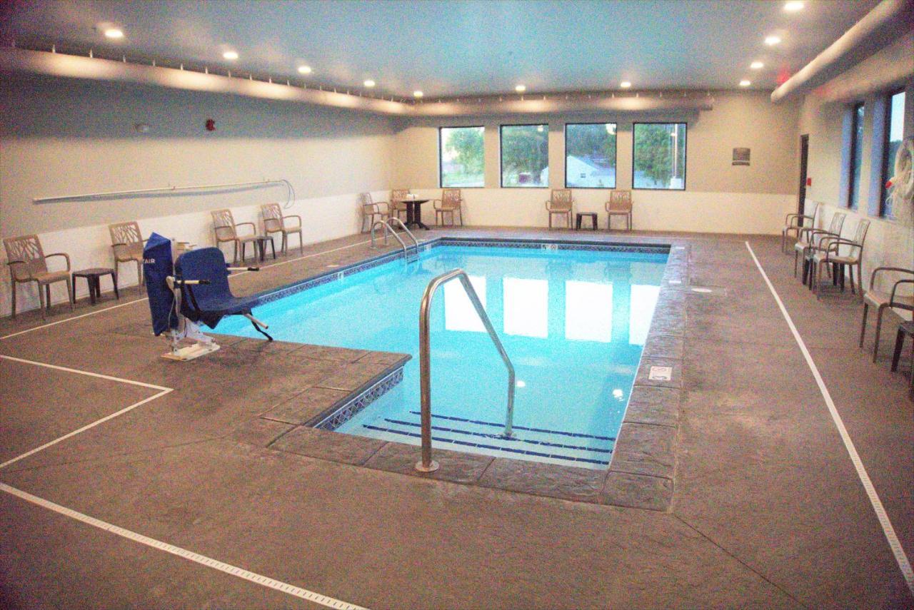 Brookstone Inn & Suites Fort Dodge Esterno foto