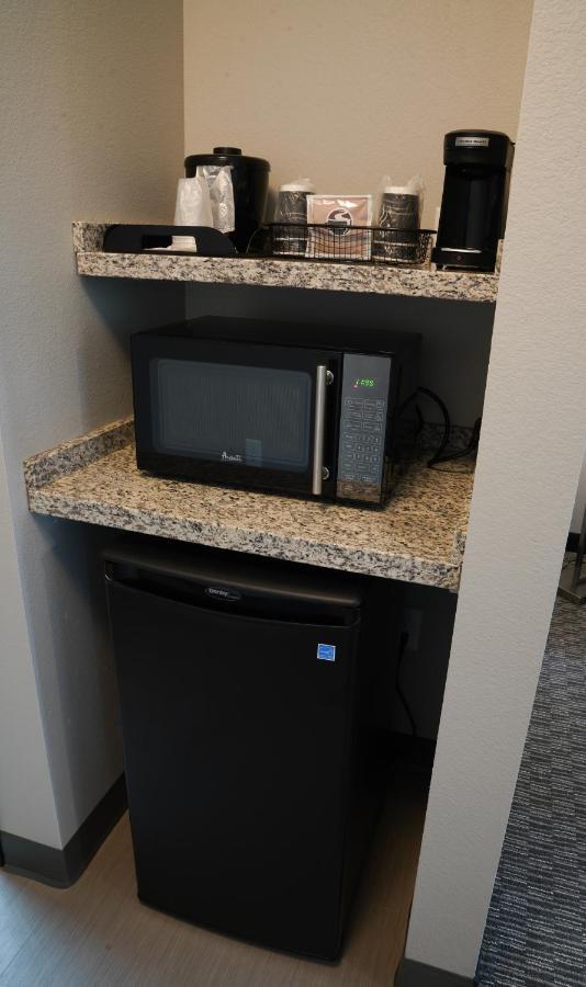 Brookstone Inn & Suites Fort Dodge Esterno foto
