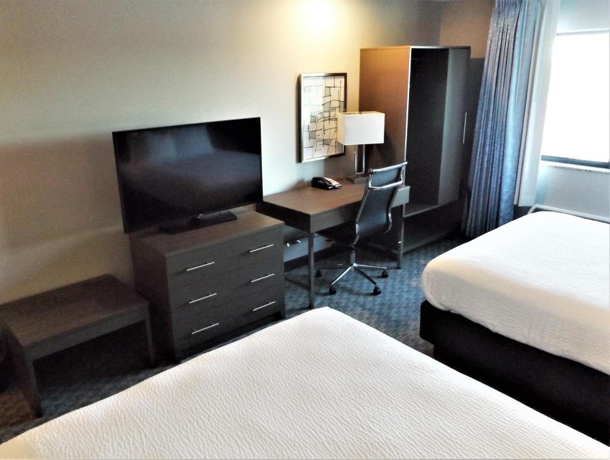 Brookstone Inn & Suites Fort Dodge Esterno foto