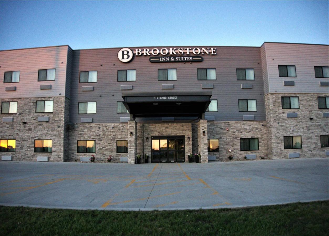 Brookstone Inn & Suites Fort Dodge Esterno foto