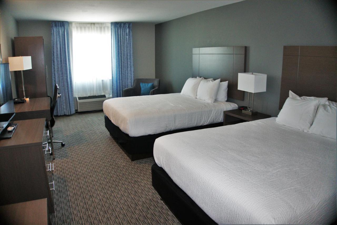 Brookstone Inn & Suites Fort Dodge Esterno foto