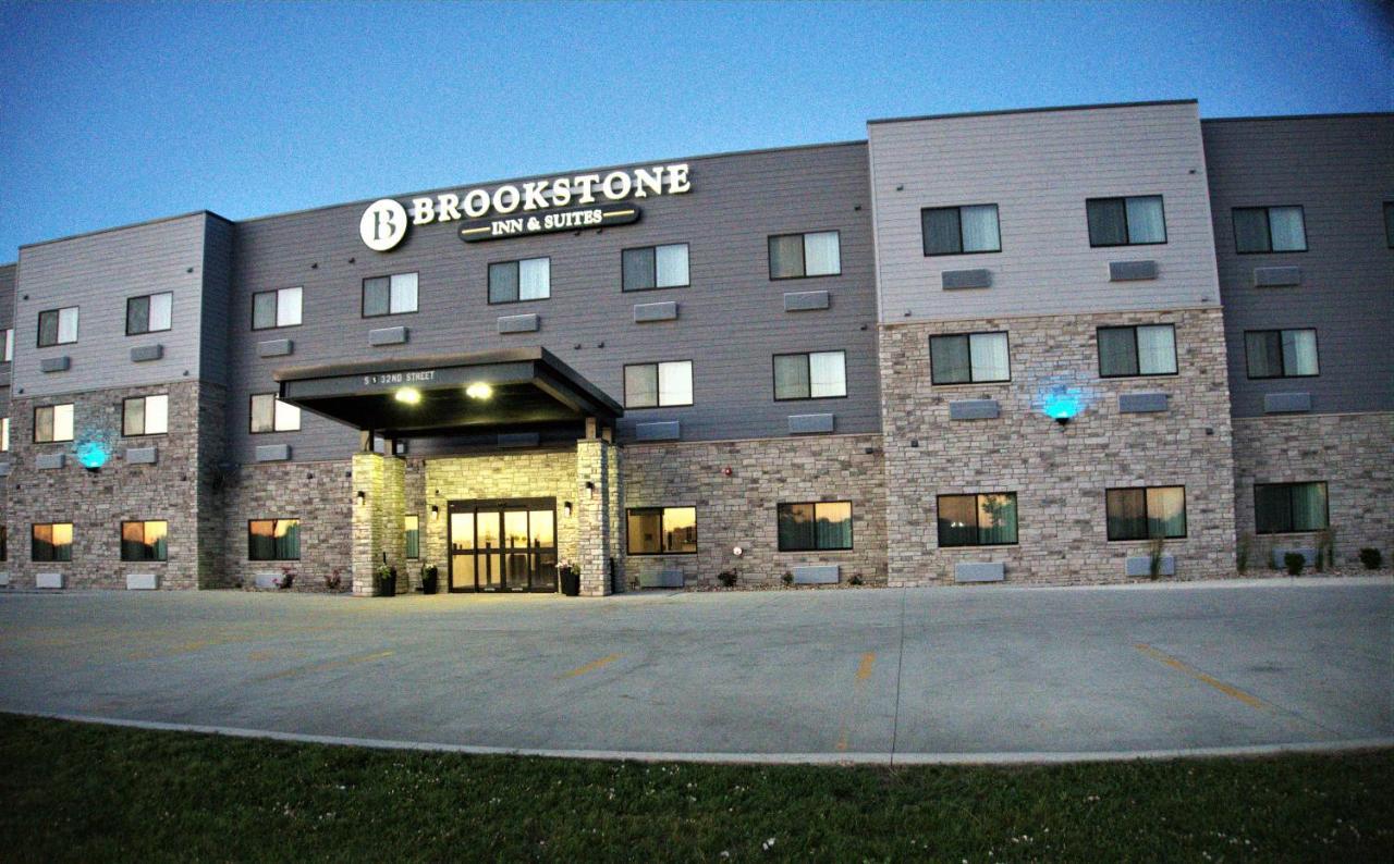 Brookstone Inn & Suites Fort Dodge Esterno foto