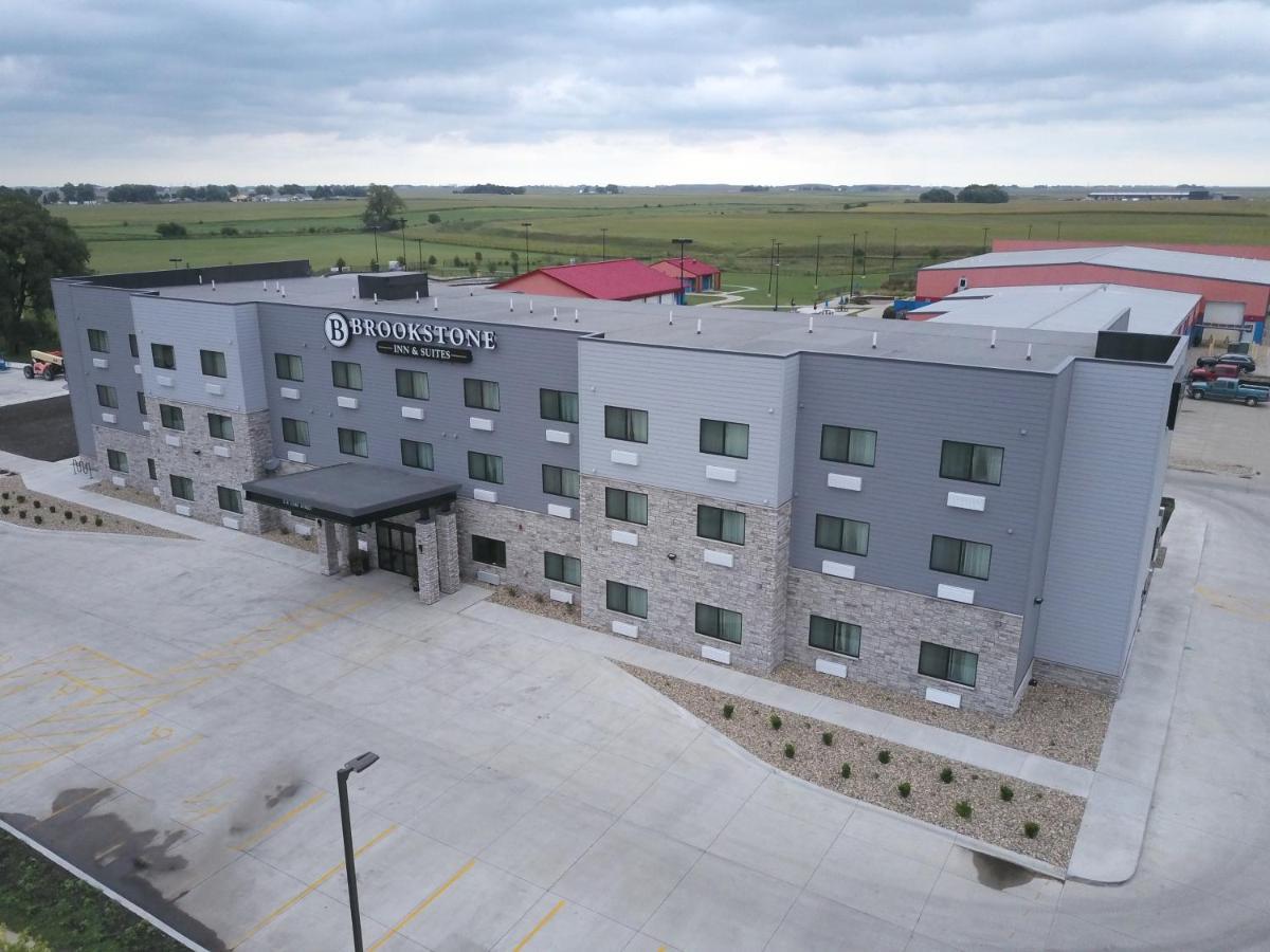 Brookstone Inn & Suites Fort Dodge Esterno foto