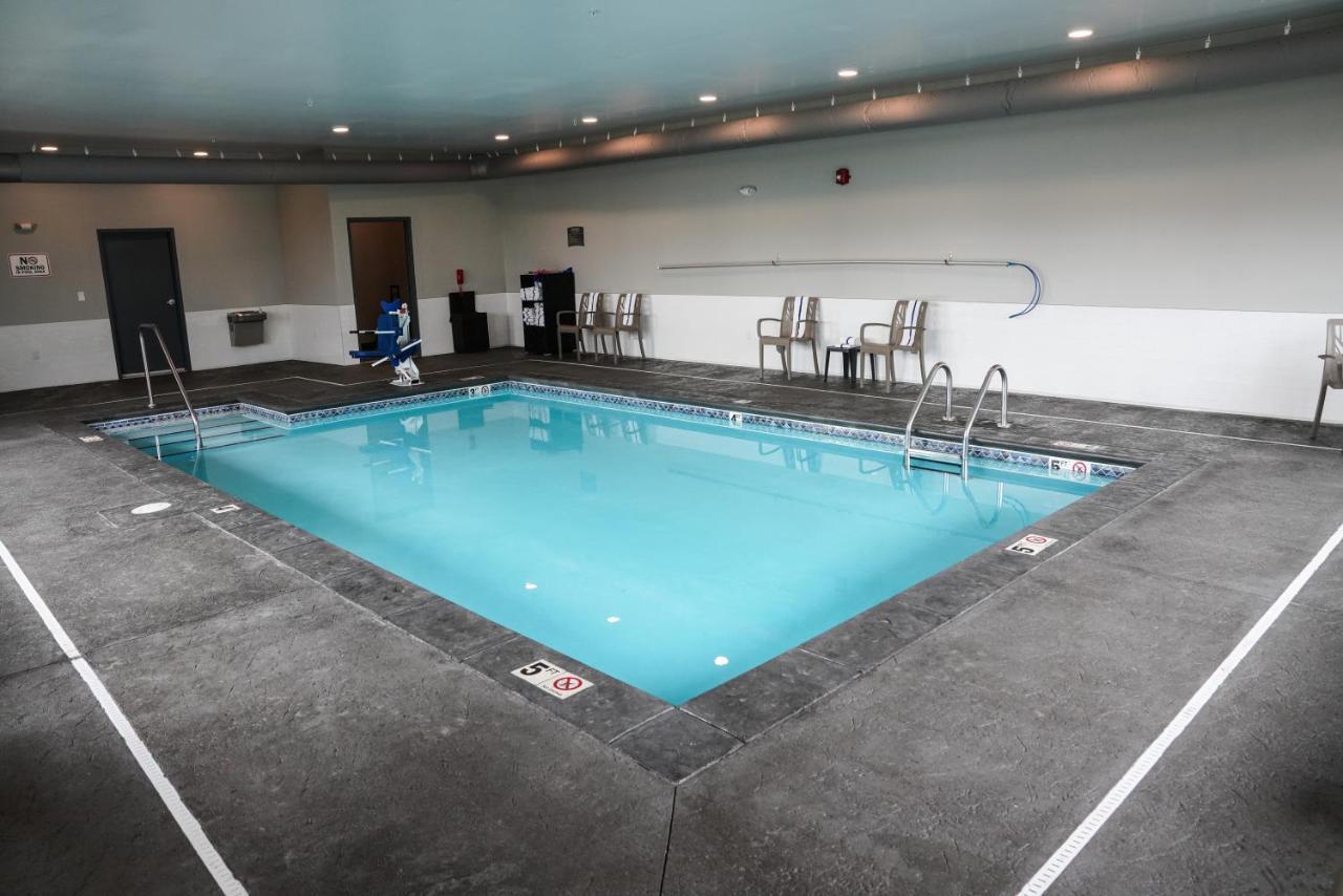Brookstone Inn & Suites Fort Dodge Esterno foto